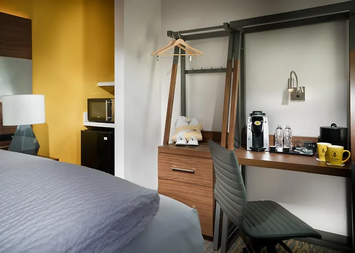 Staypineapple, Hotel Z, Gaslamp San Diego